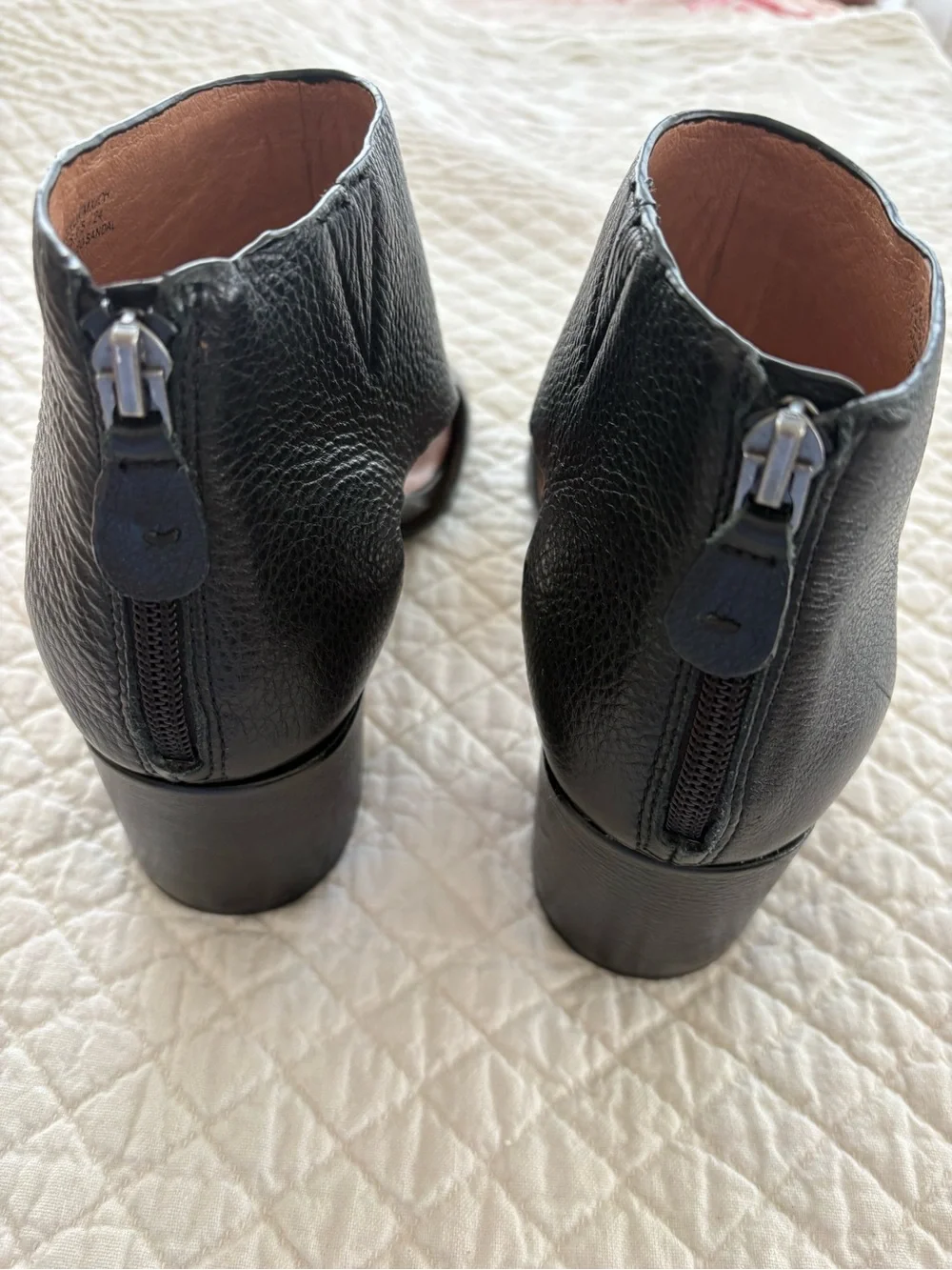 Kenneth Cole Gentle Souls Charlene Black Leather Roan Sandals Heels NWOT 7.5